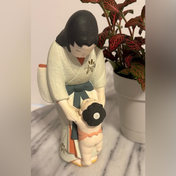 Kamakura Mother and Child Figurine Hamilton Collection #404 Signed Made In Japan - Picture 1 of 8